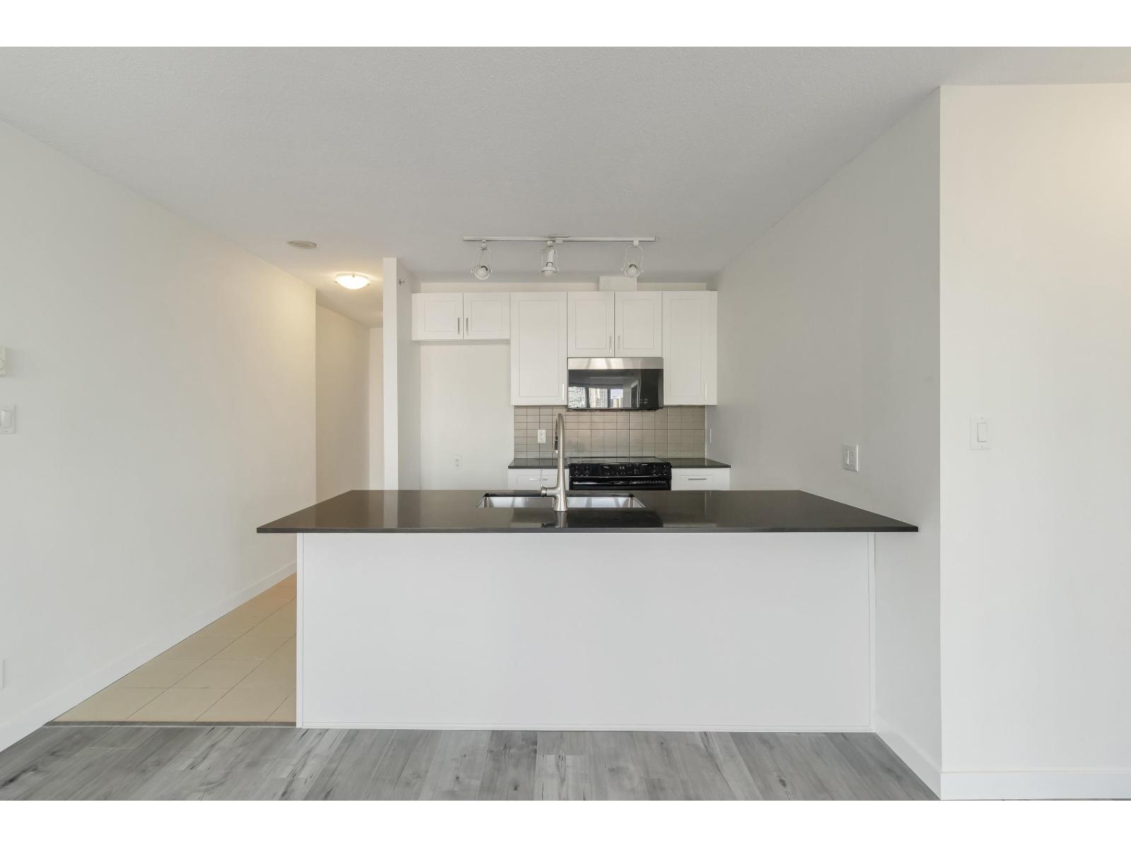 Photo 6 of 502 13618 100 Avenue, Surrey BC