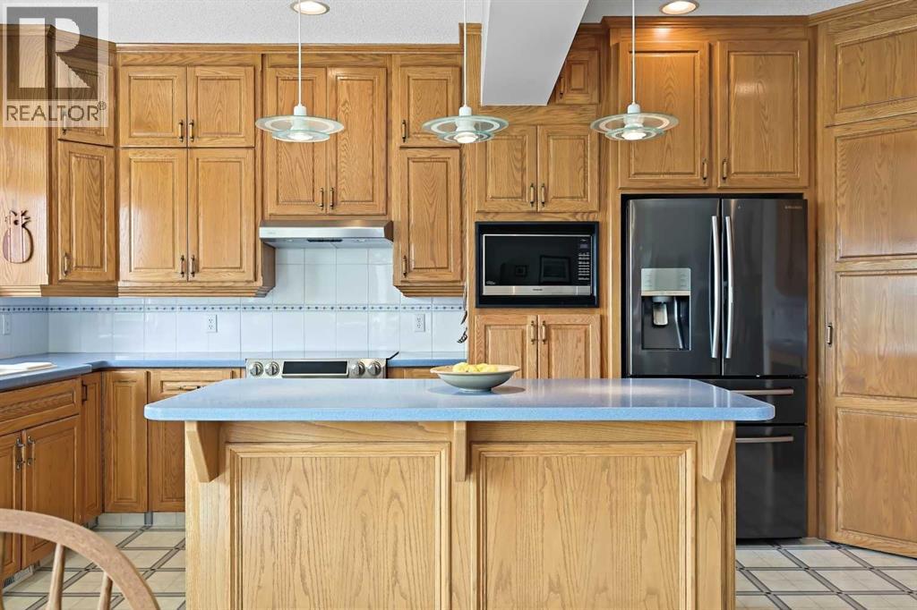 Photo 15 of 43 Schiller Crescent Nw, Calgary AB