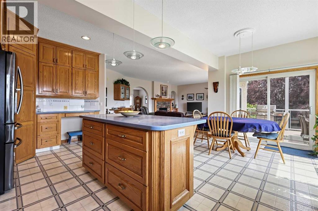 Photo 16 of 43 Schiller Crescent Nw, Calgary AB