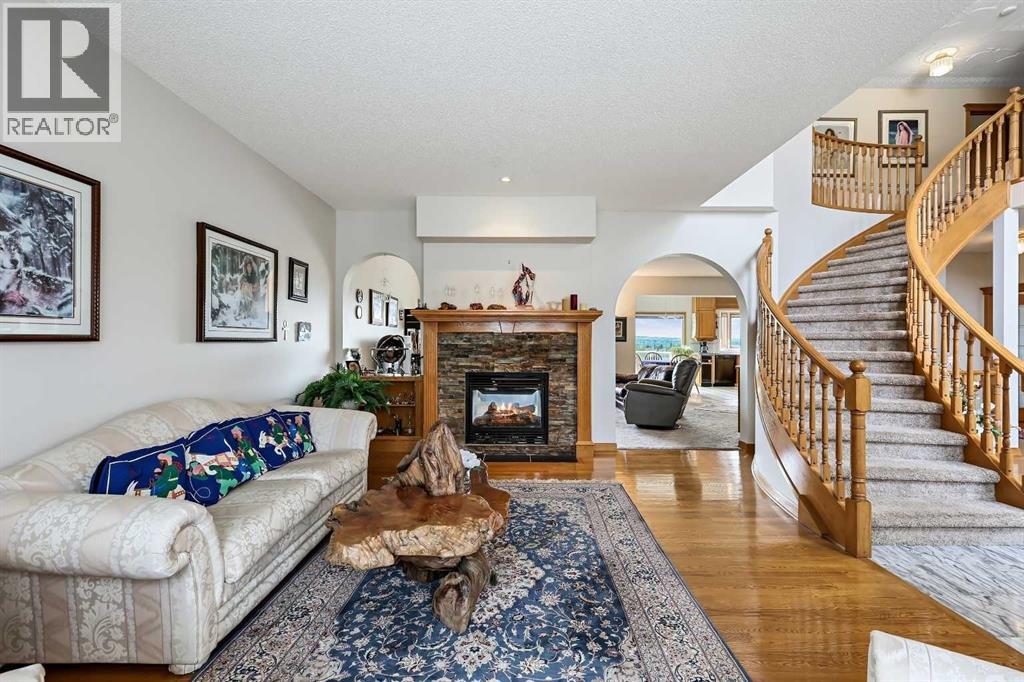 Photo 6 of 43 Schiller Crescent Nw, Calgary AB