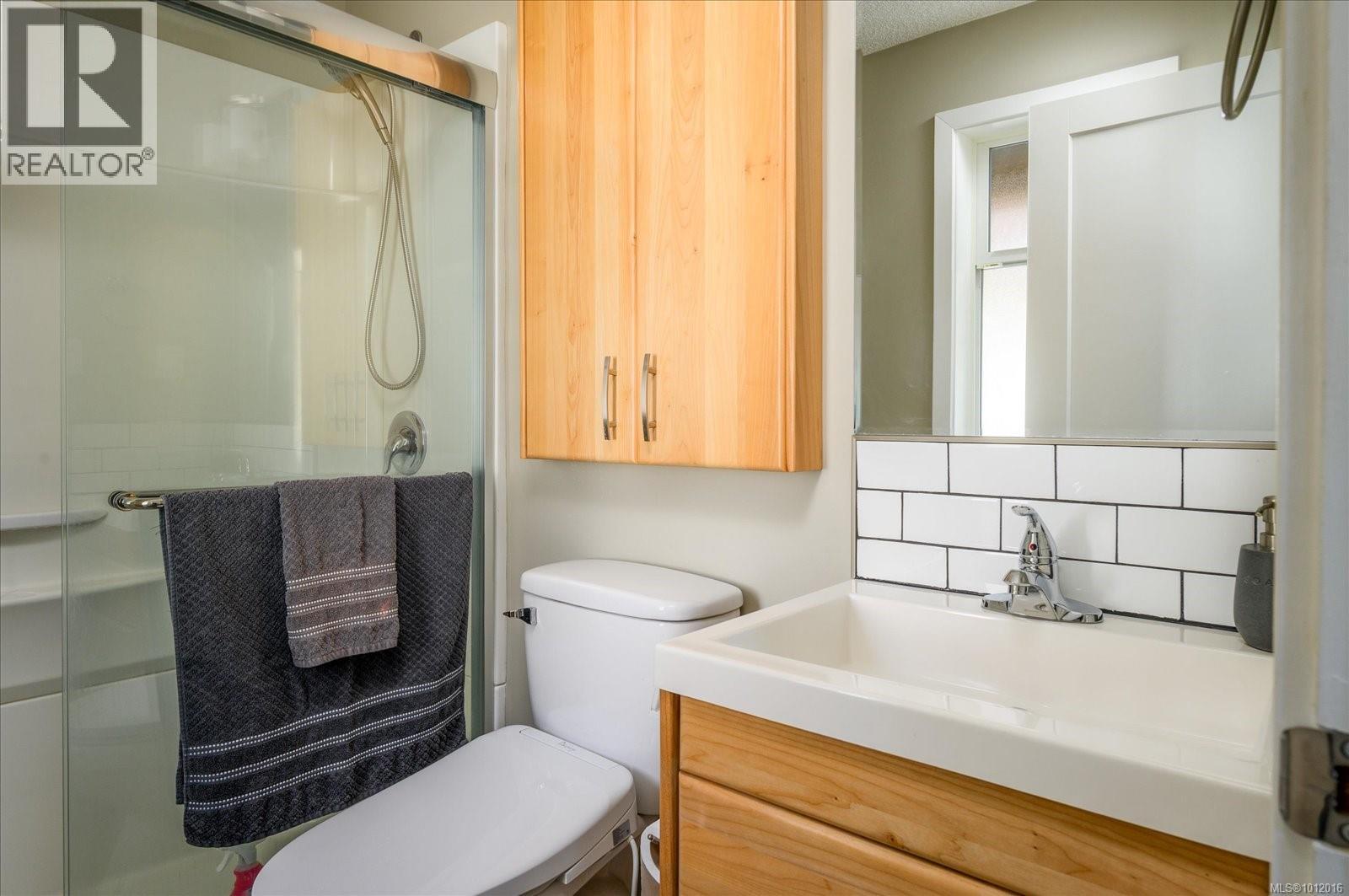 Photo 17 of 2320 Hemer Rd, Nanaimo BC