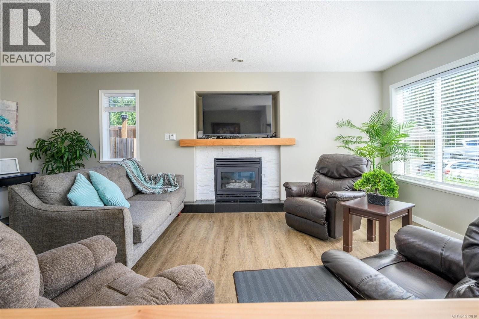 Photo 6 of 2320 Hemer Rd, Nanaimo BC