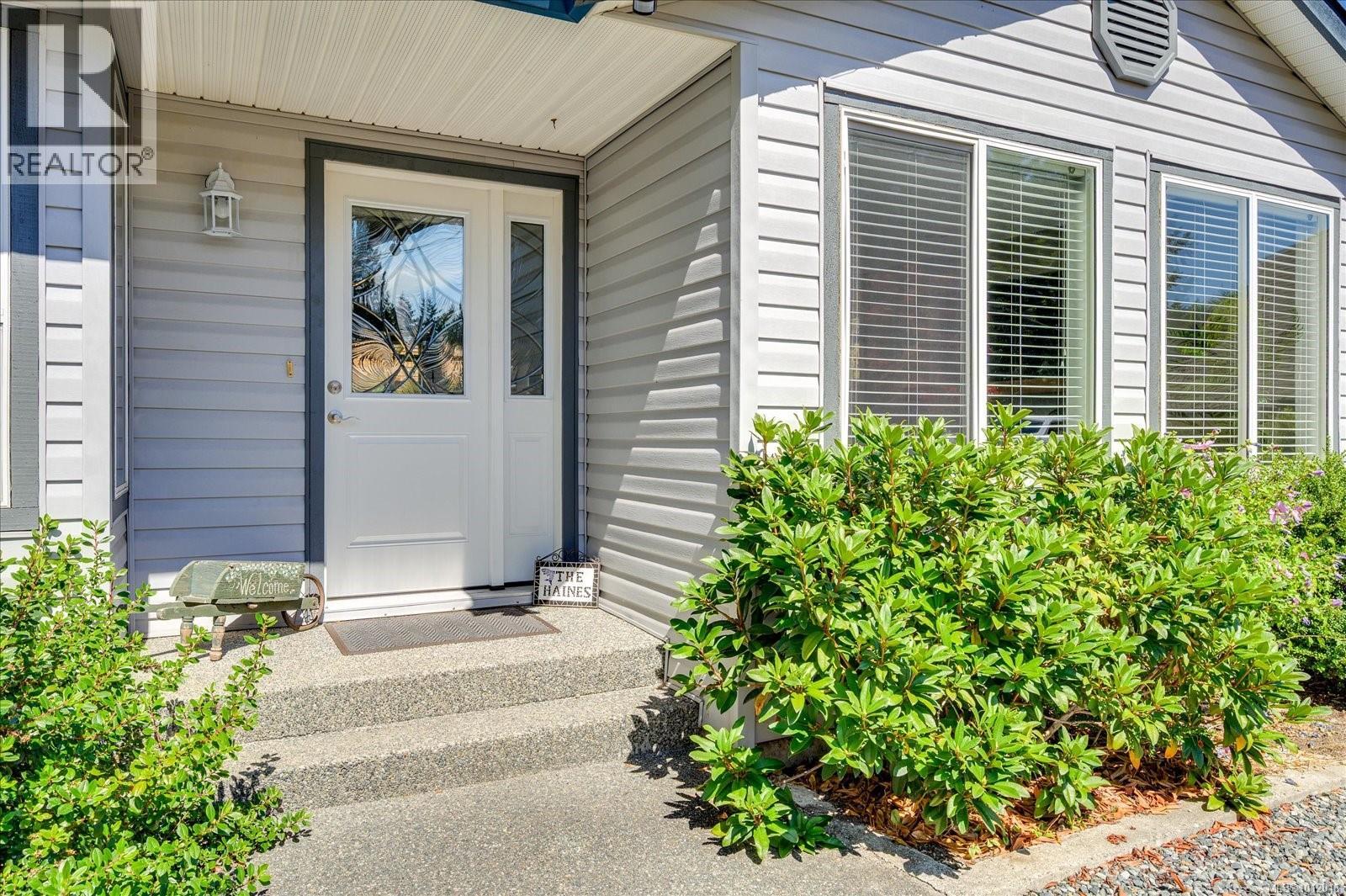 Photo 2 of 2320 Hemer Rd, Nanaimo BC
