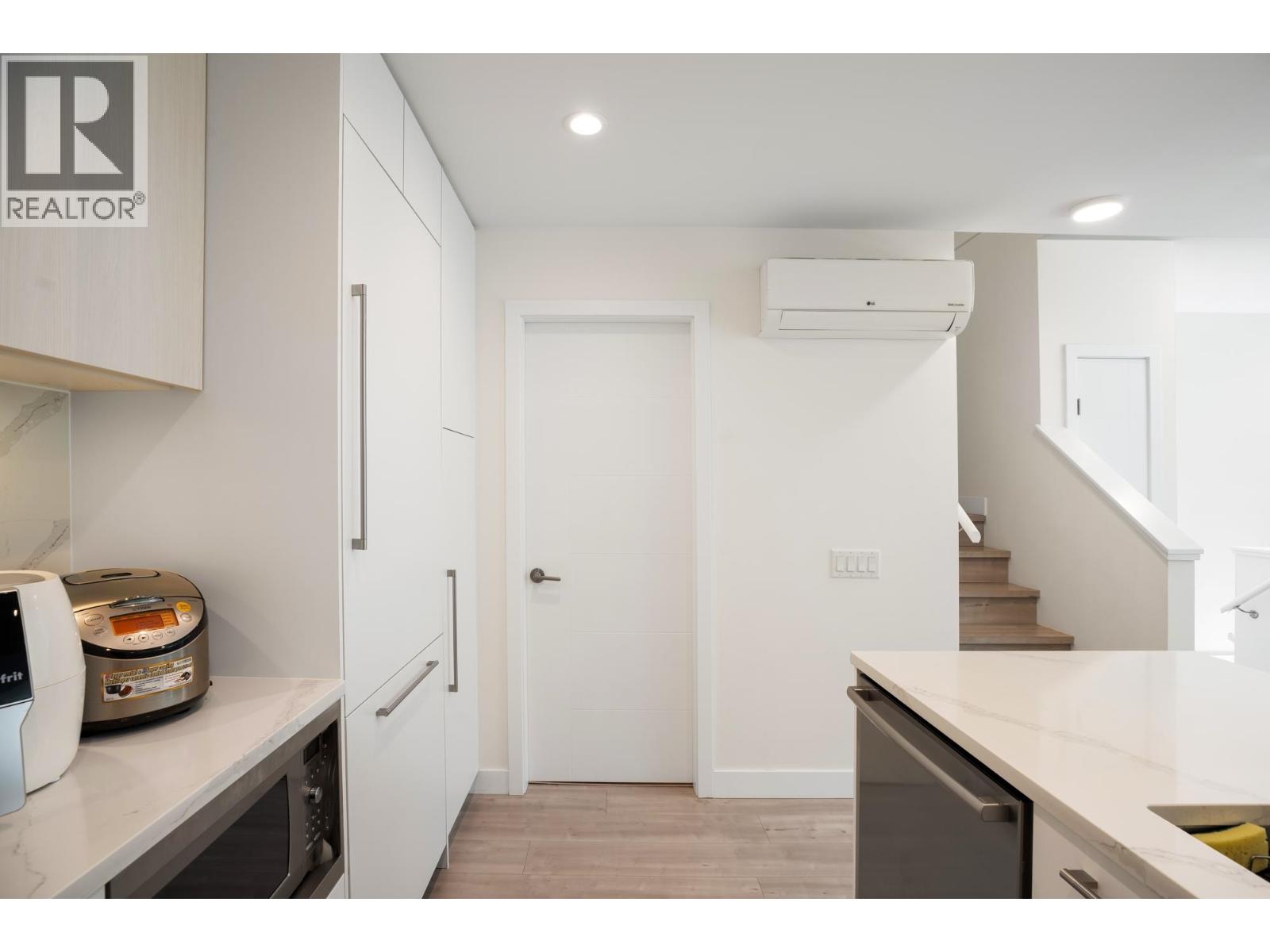 Photo 5 of 257 2035 Glenaire Drive, North Vancouver BC