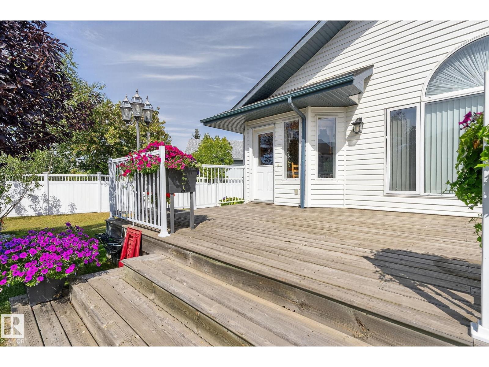 Photo 13 of 16222 84 St Nw, Edmonton AB