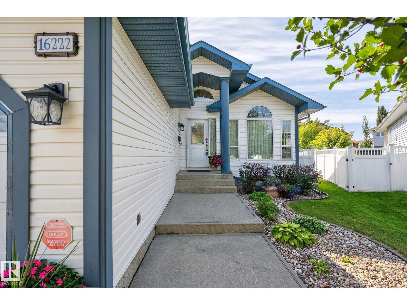 Photo 6 of 16222 84 St Nw, Edmonton AB