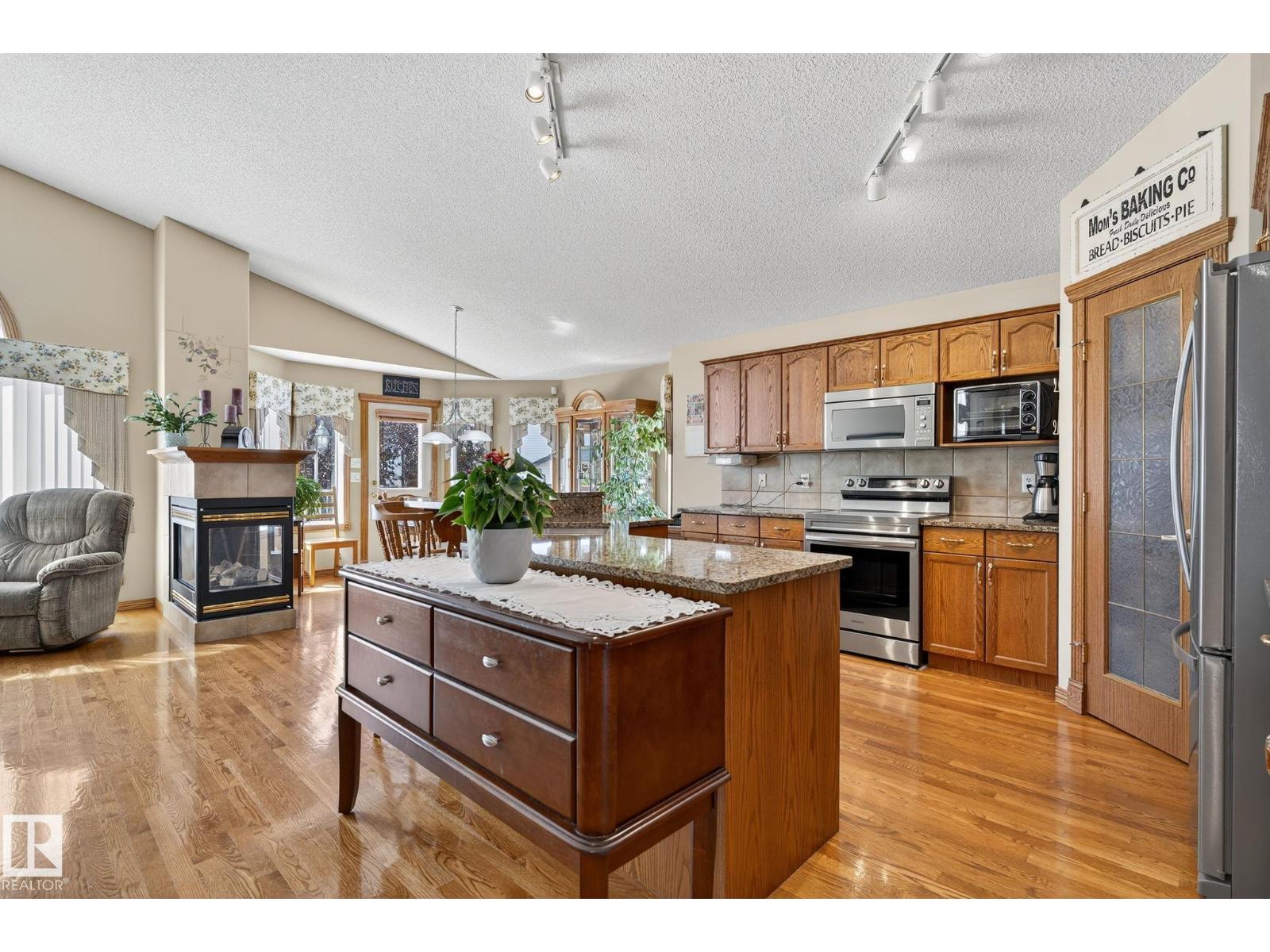 Photo 21 of 16222 84 St Nw, Edmonton AB