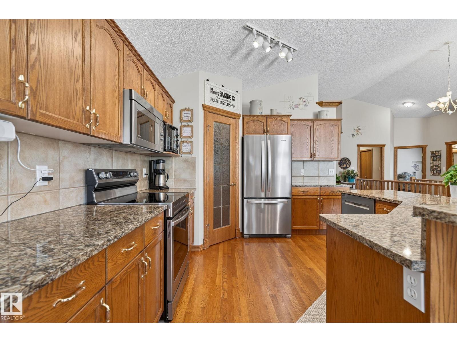 Photo 4 of 16222 84 St Nw, Edmonton AB