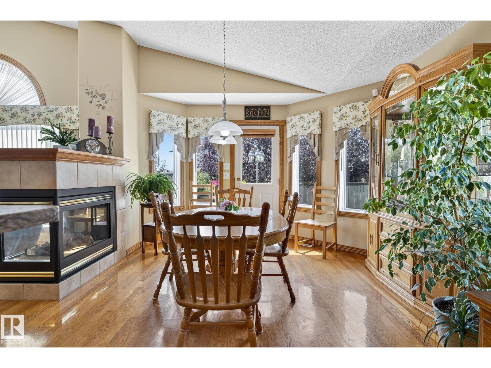 Photo 10 of 16222 84 St Nw, Edmonton AB