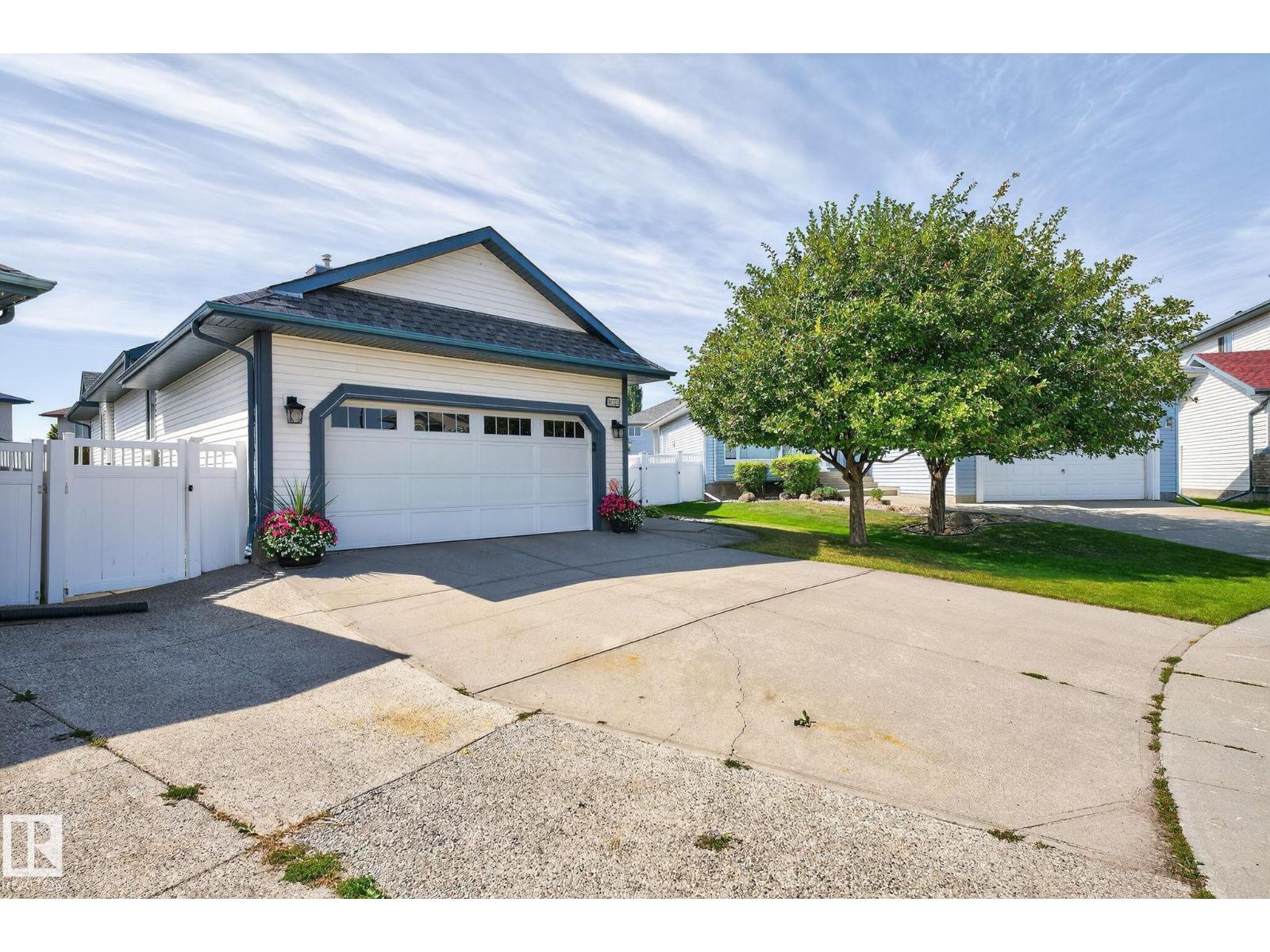 Photo 8 of 16222 84 St Nw, Edmonton AB