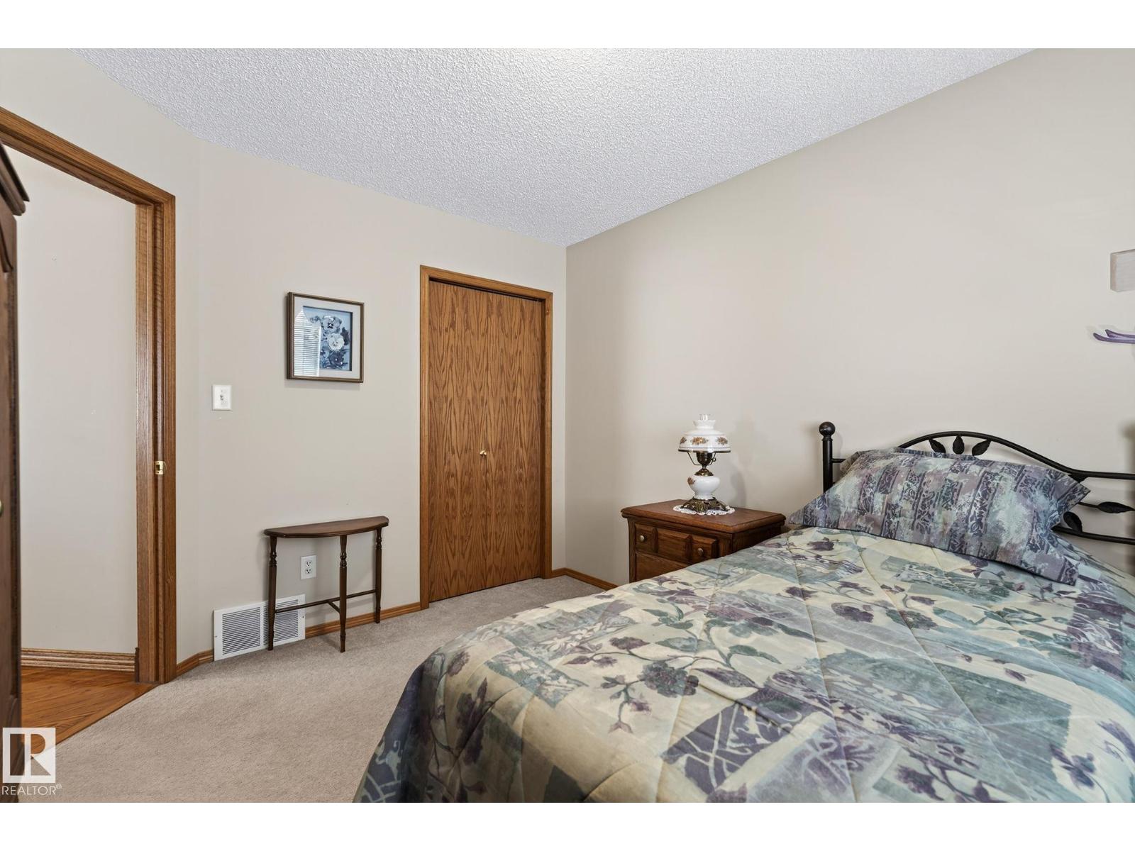 Photo 32 of 16222 84 St Nw, Edmonton AB