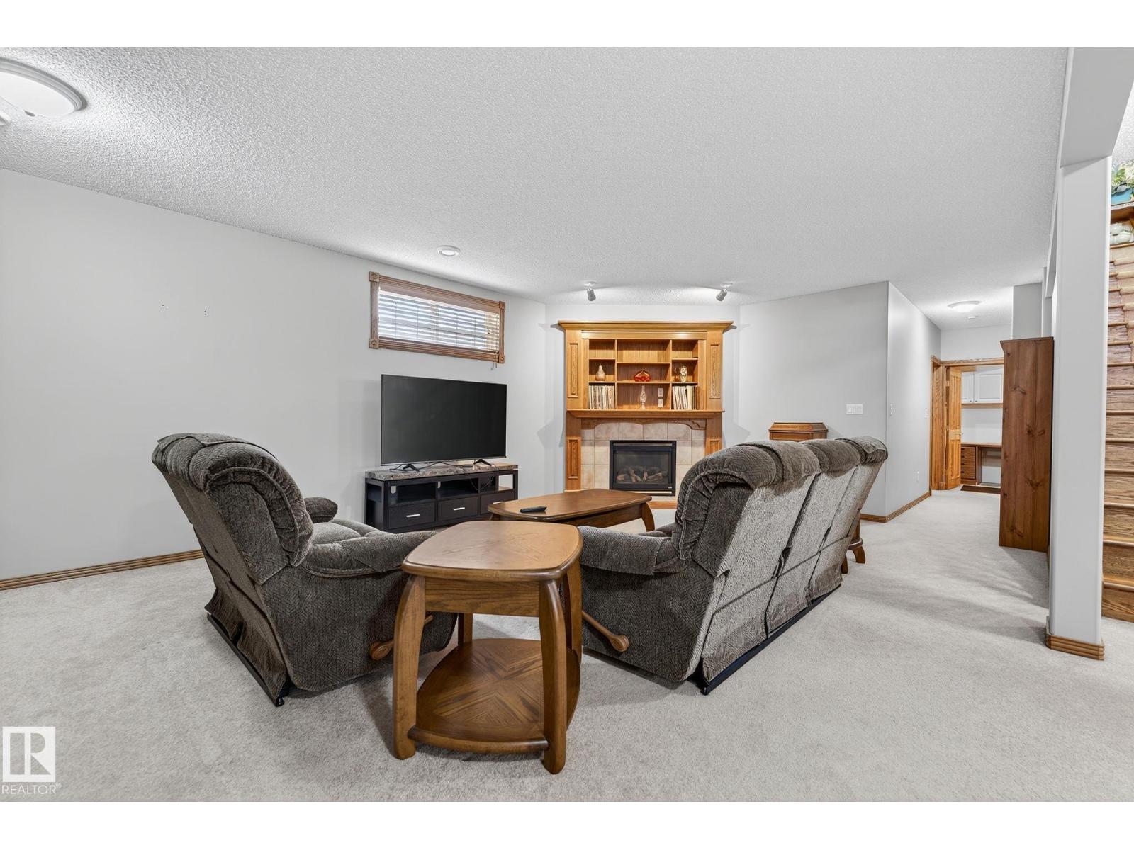Photo 1 of 16222 84 St Nw, Edmonton AB