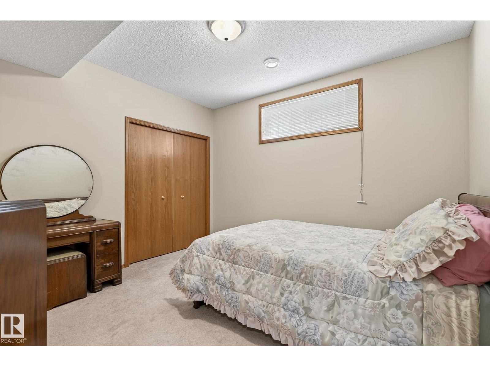 Photo 2 of 16222 84 St Nw, Edmonton AB