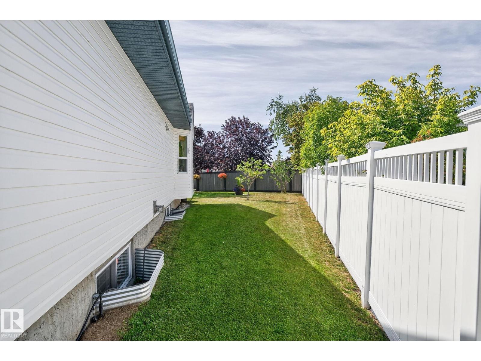 Photo 15 of 16222 84 St Nw, Edmonton AB
