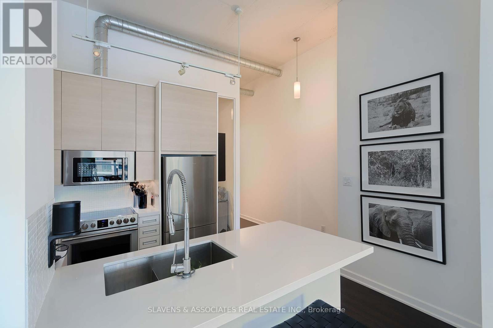 Photo 5 of 408 380 Macpherson Avenue, Toronto ON