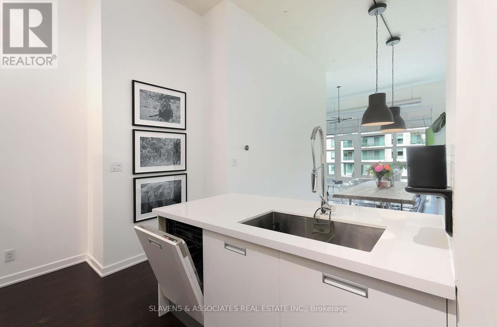 Photo 9 of 408 380 Macpherson Avenue, Toronto ON