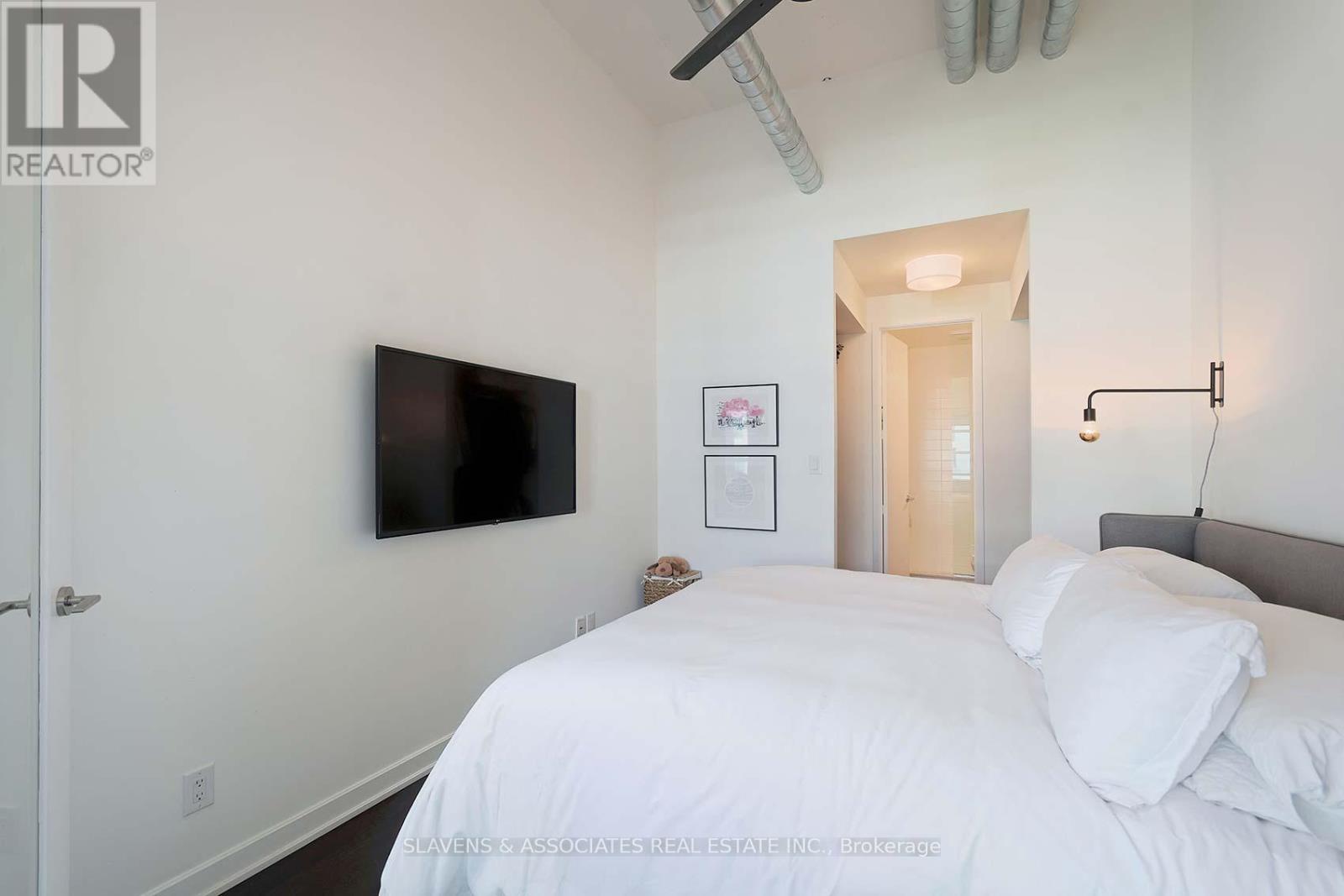 Photo 36 of 408 380 Macpherson Avenue, Toronto ON