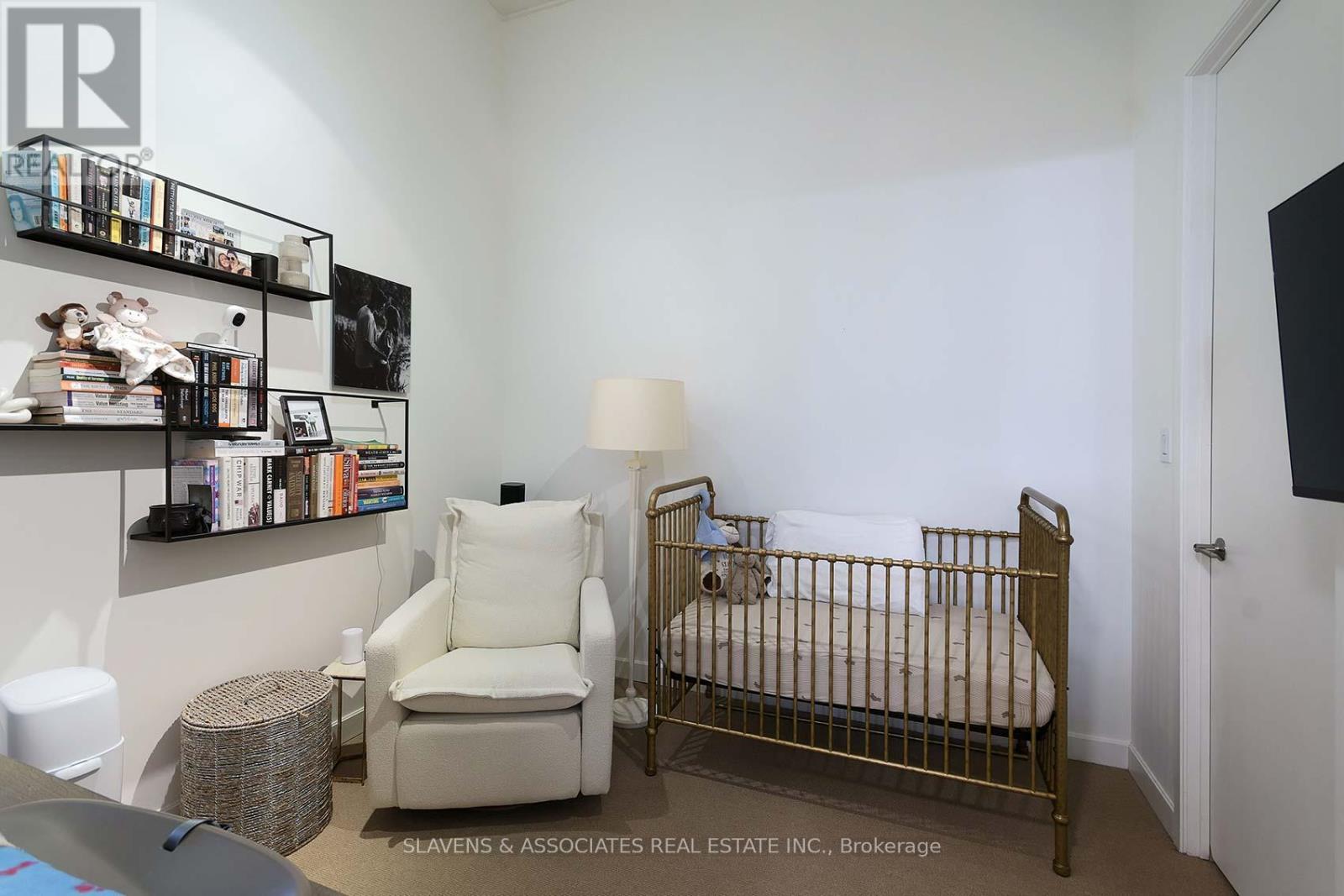 Photo 13 of 408 380 Macpherson Avenue, Toronto ON