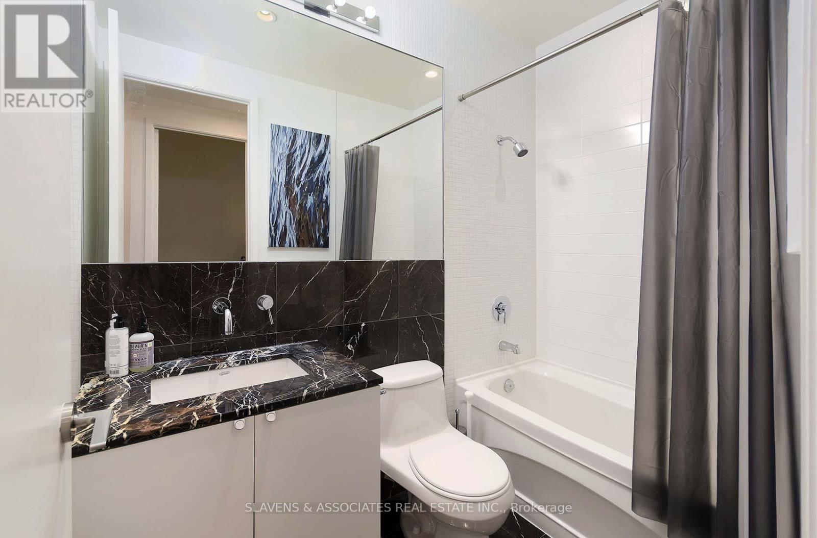 Photo 24 of 408 380 Macpherson Avenue, Toronto ON