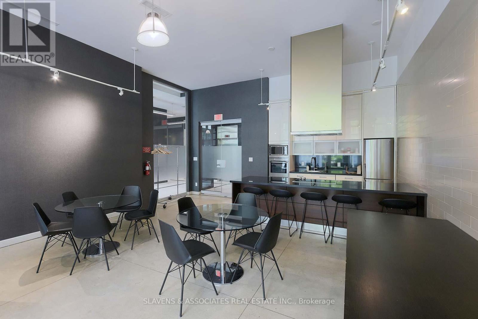 Photo 6 of 408 380 Macpherson Avenue, Toronto ON