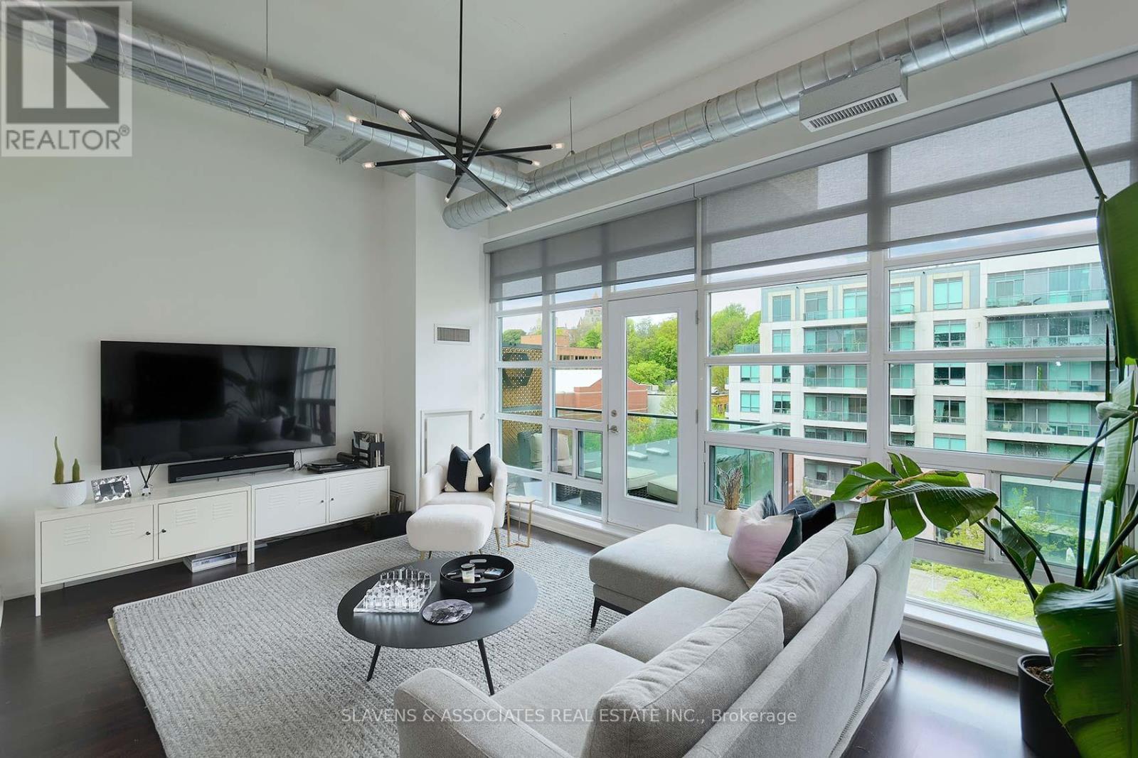 Photo 10 of 408 380 Macpherson Avenue, Toronto ON