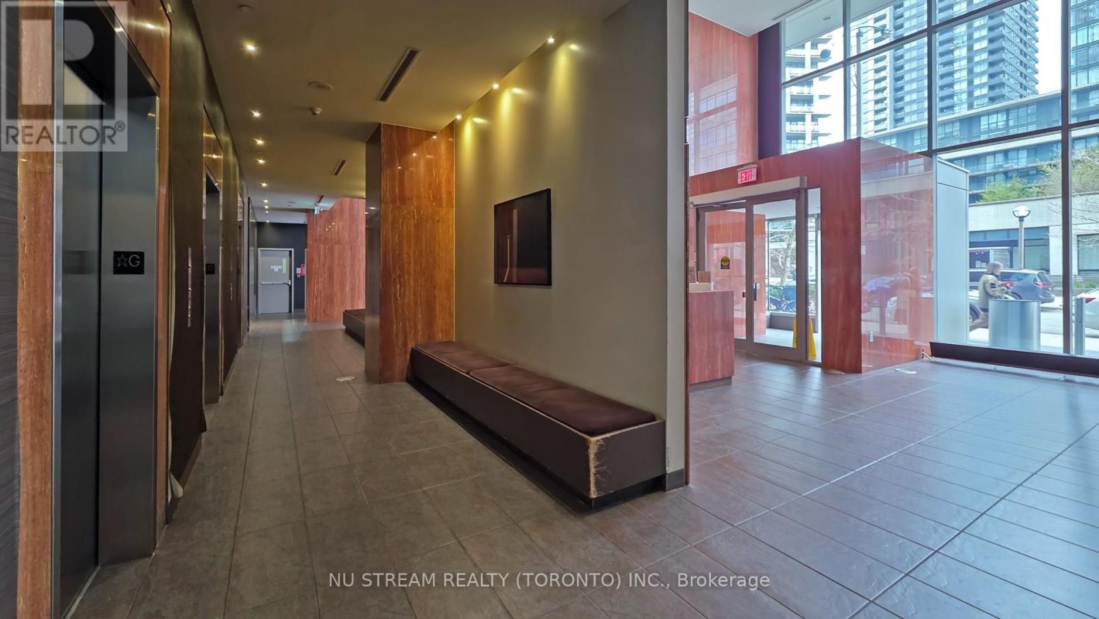 Photo 4 of 1201 10 Capreol Court, Toronto ON