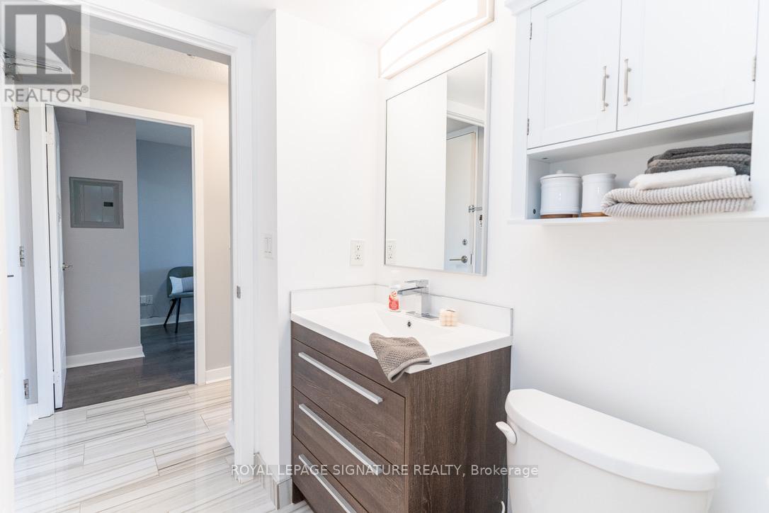 Photo 2 of 728 120 Dallimore Circle, Toronto ON