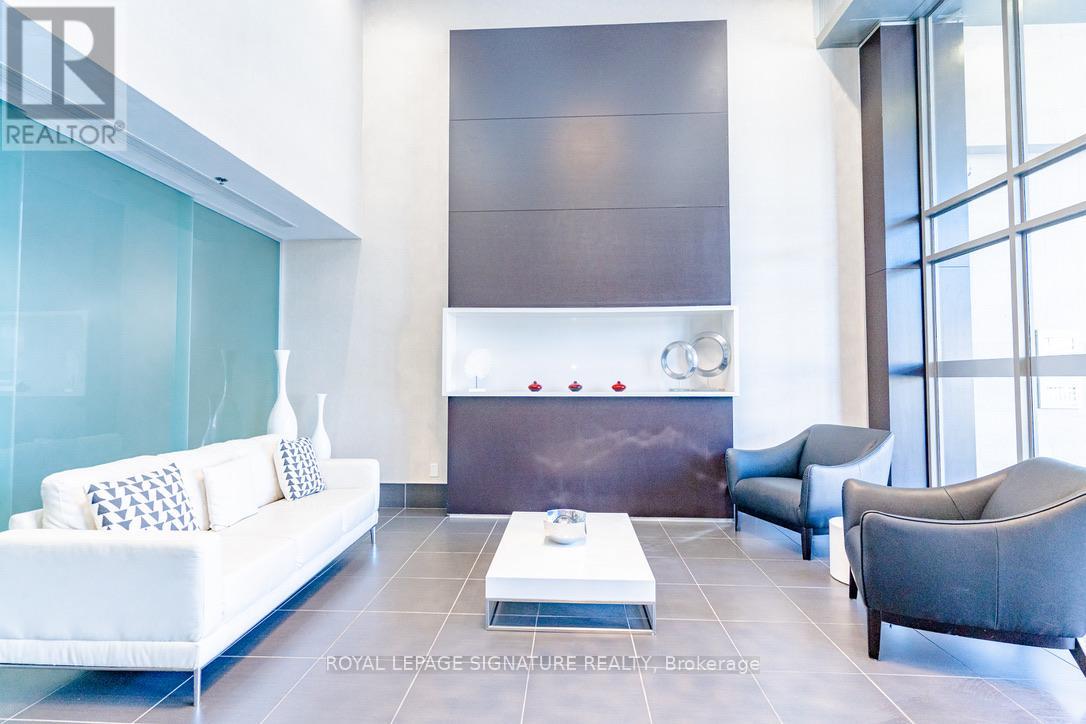 Photo 5 of 728 120 Dallimore Circle, Toronto ON