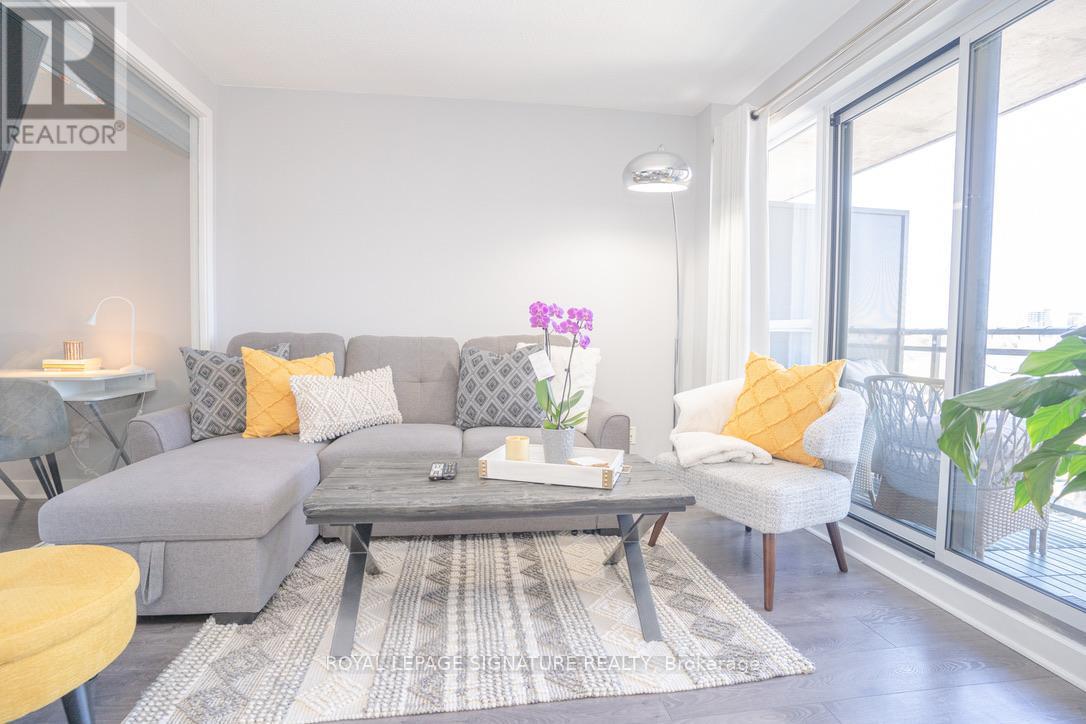 Photo 23 of 728 120 Dallimore Circle, Toronto ON