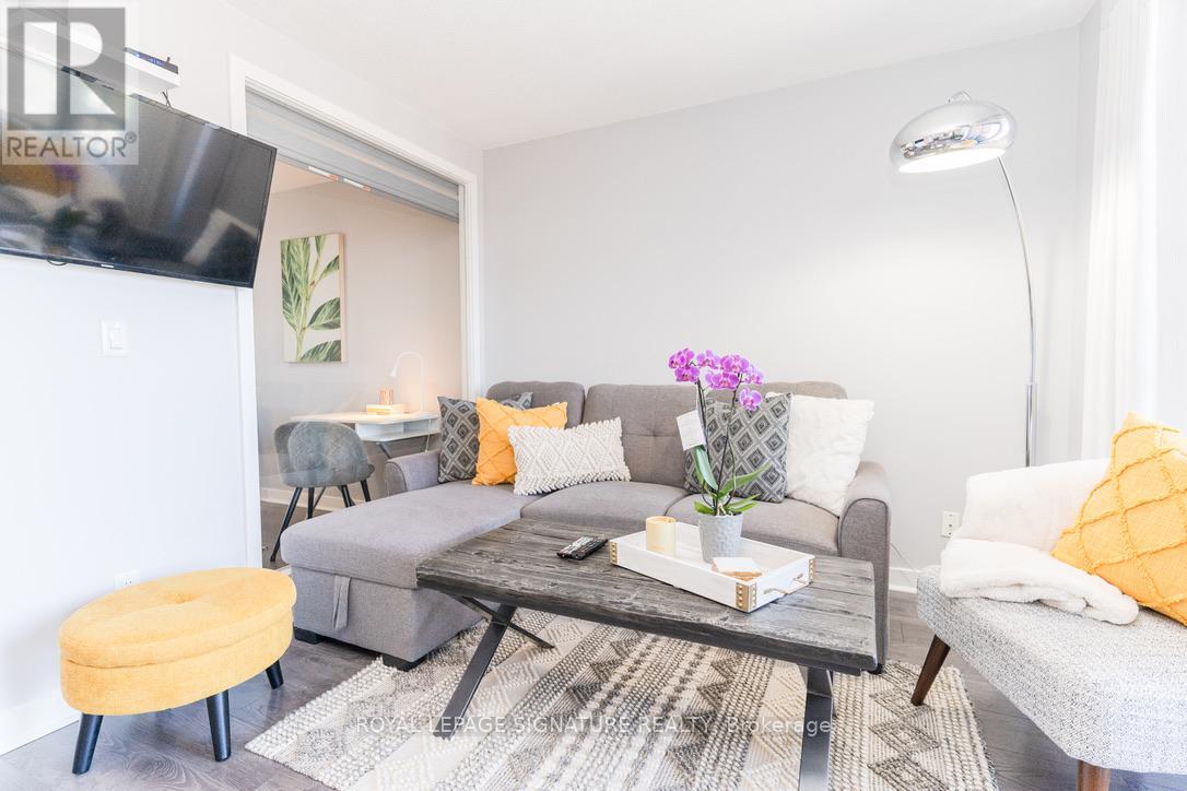 Photo 9 of 728 120 Dallimore Circle, Toronto ON