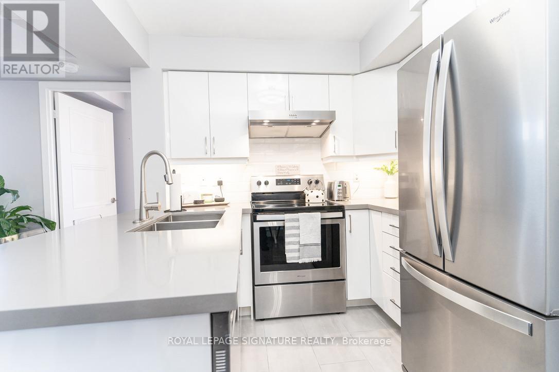 Photo 10 of 728 120 Dallimore Circle, Toronto ON