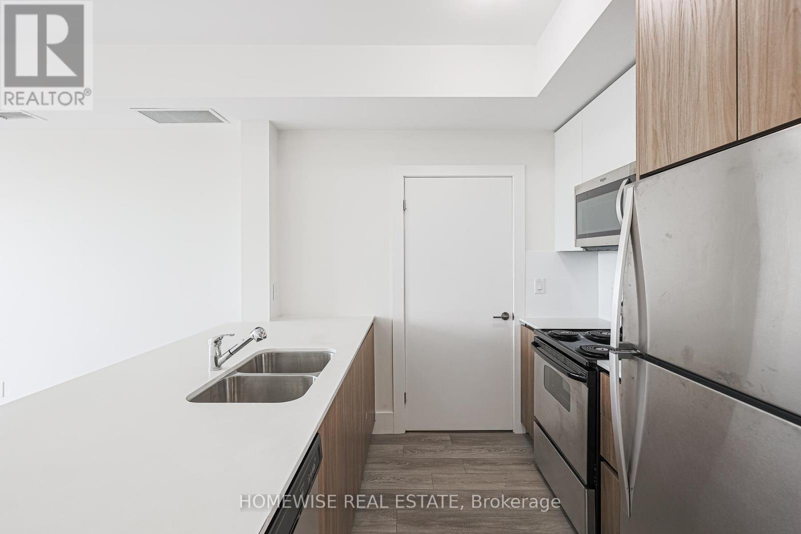 Photo 43 of R 01 293 Viewmount Avenue, Toronto ON