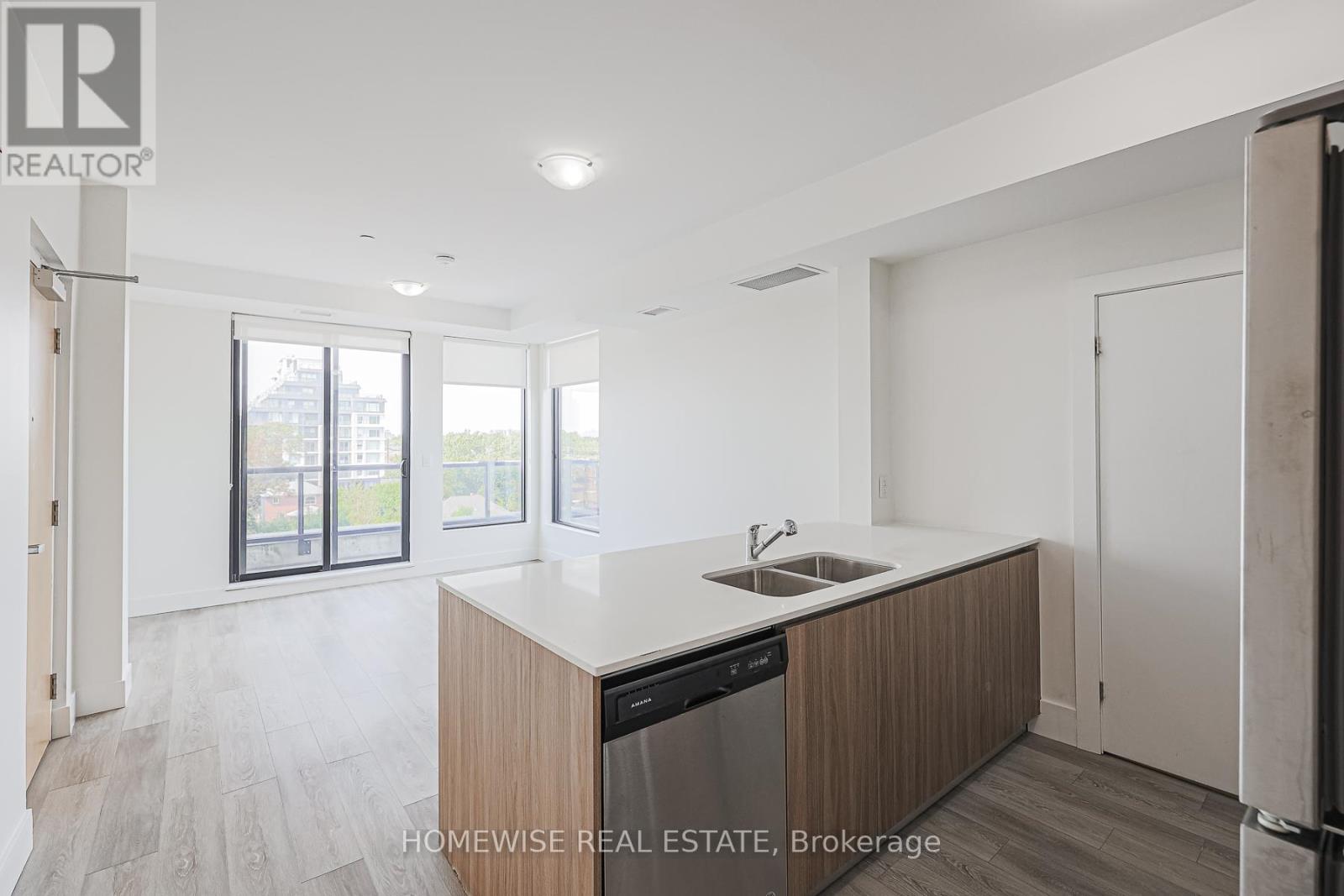 Photo 6 of R 01 293 Viewmount Avenue, Toronto ON