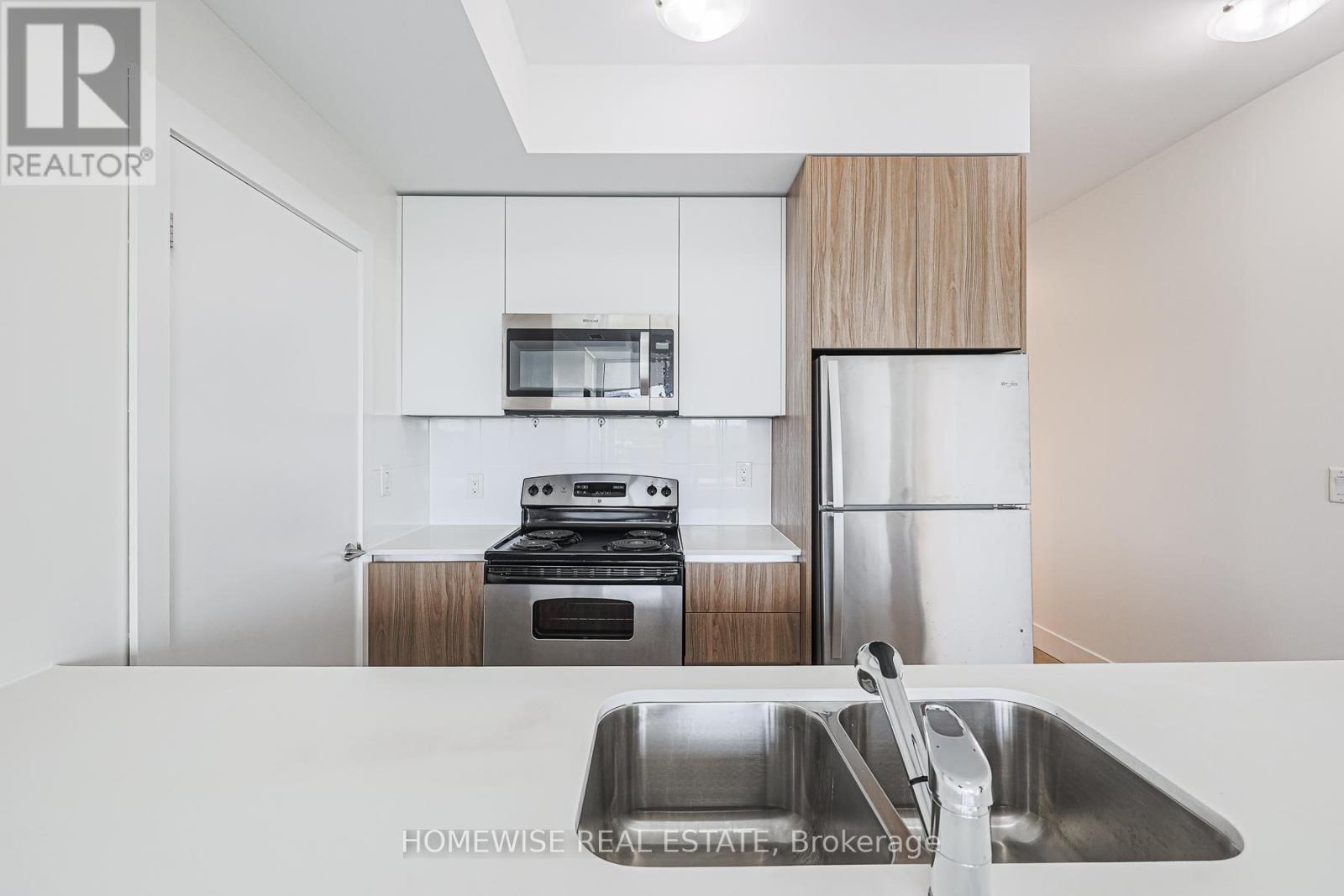 Photo 16 of R 01 293 Viewmount Avenue, Toronto ON