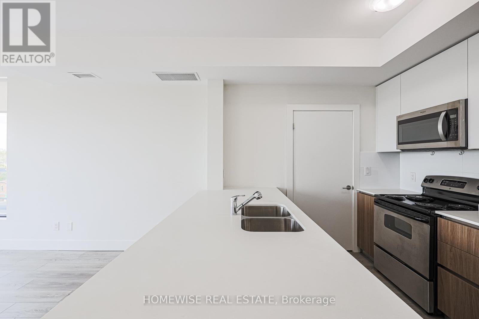 Photo 30 of R 01 293 Viewmount Avenue, Toronto ON