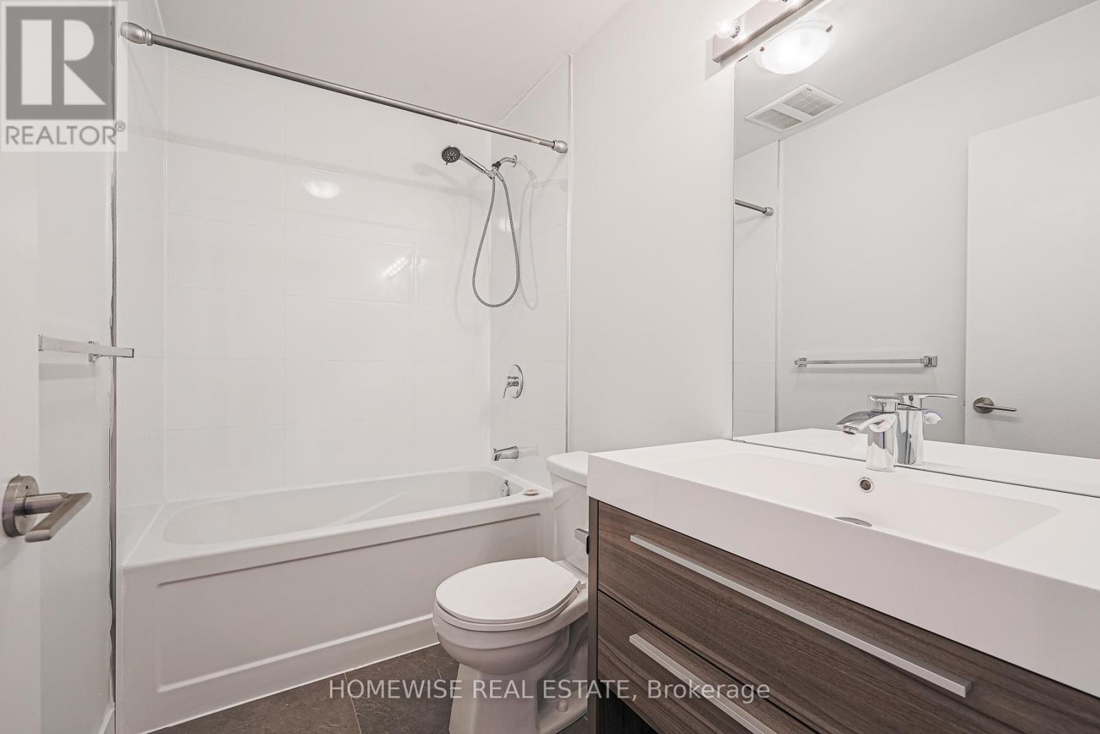 Photo 4 of R 01 293 Viewmount Avenue, Toronto ON