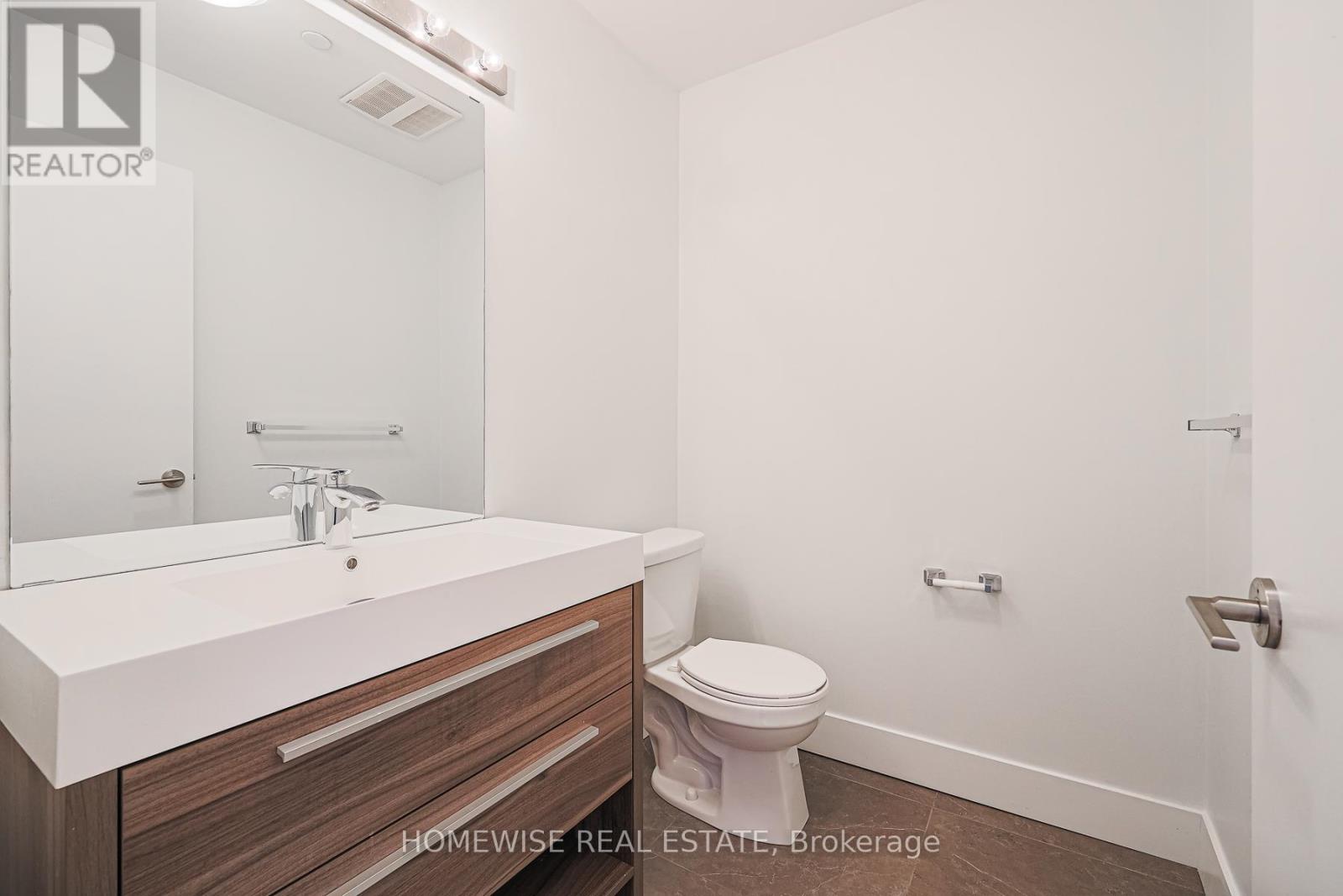 Photo 19 of R 01 293 Viewmount Avenue, Toronto ON