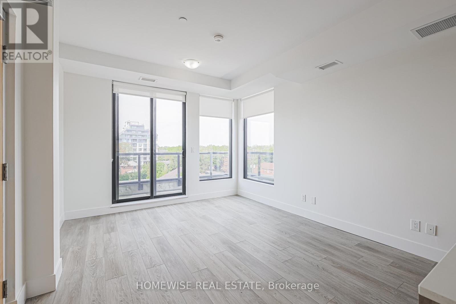 Photo 2 of R 01 293 Viewmount Avenue, Toronto ON