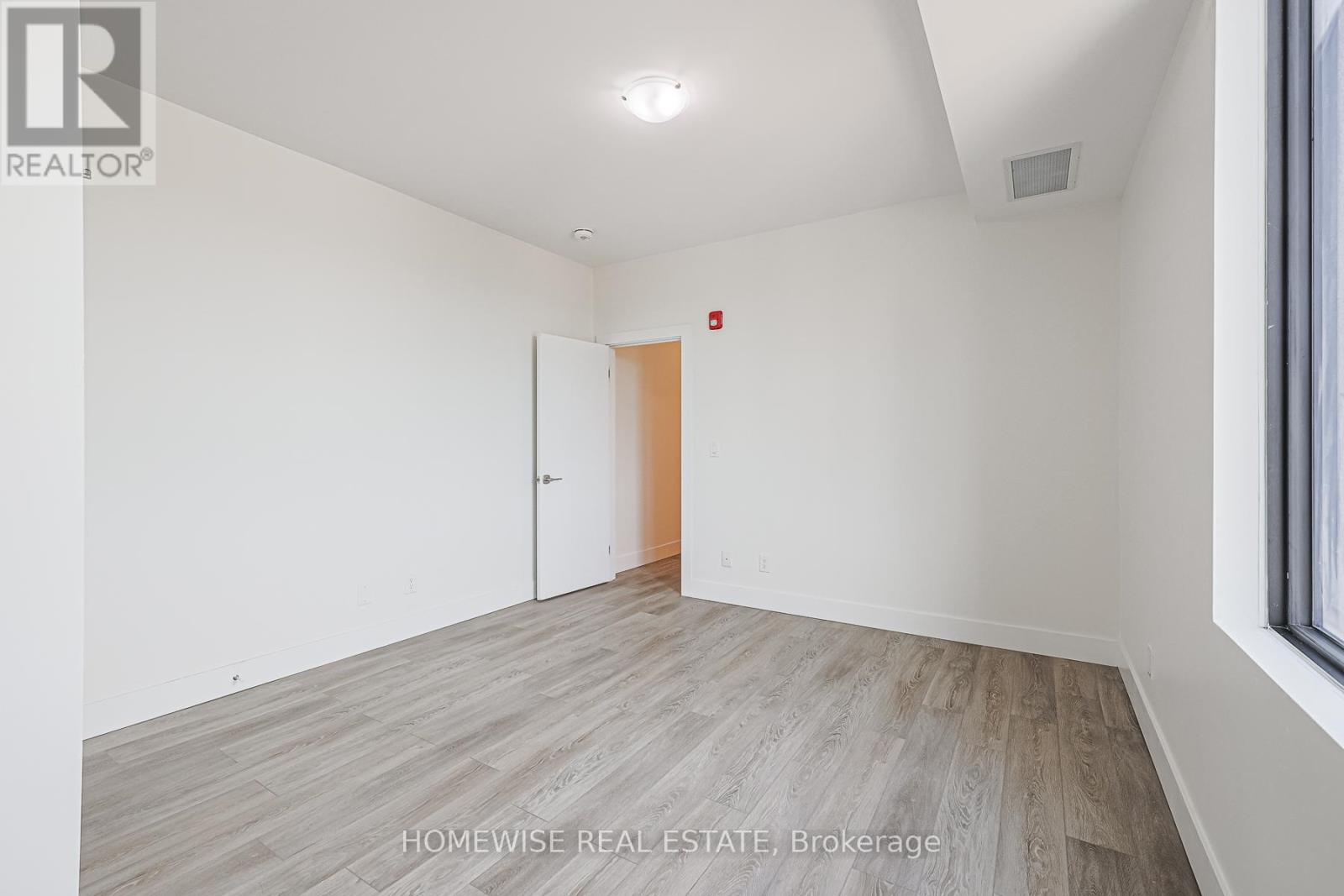Photo 10 of R 01 293 Viewmount Avenue, Toronto ON