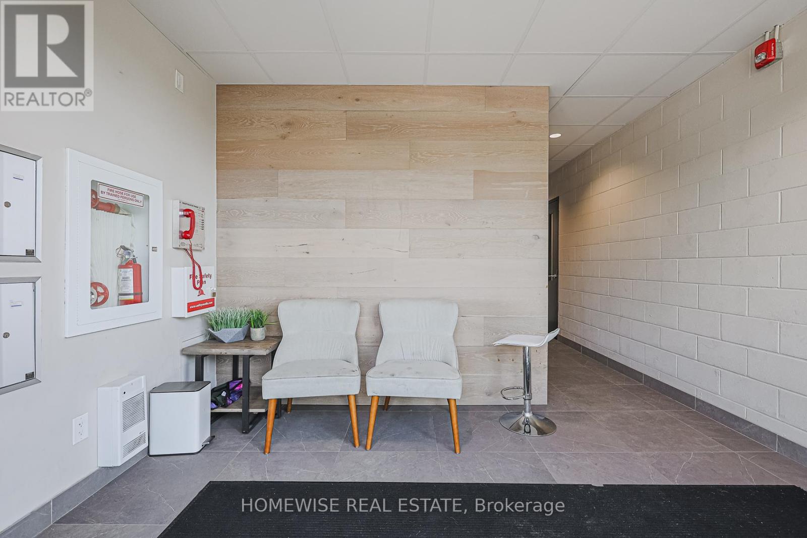 Photo 12 of R 01 293 Viewmount Avenue, Toronto ON