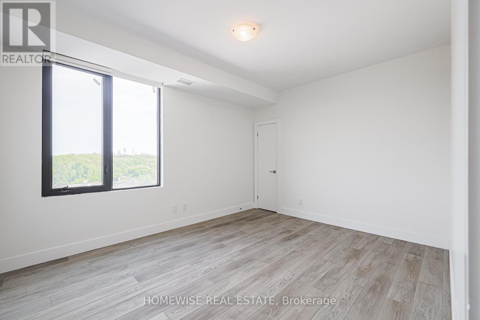 Photo 18 of R 01 293 Viewmount Avenue, Toronto ON