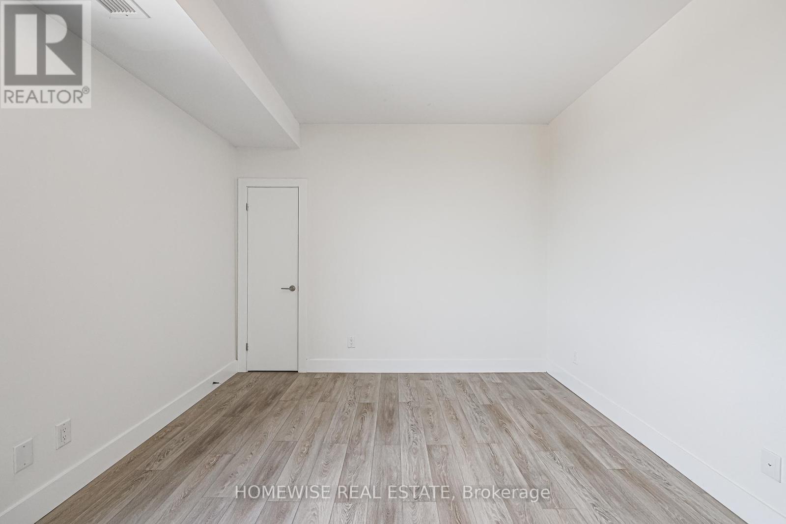 Photo 39 of R 01 293 Viewmount Avenue, Toronto ON