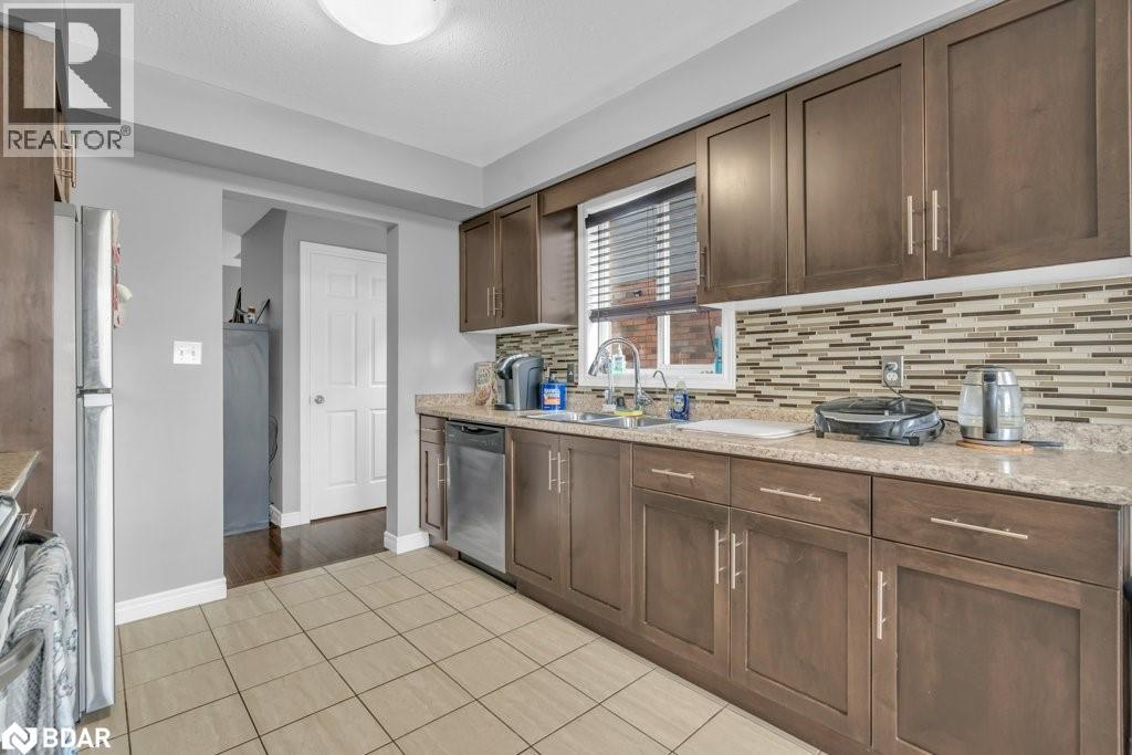 Photo 11 of 3 Davison Drive Drive, Guelph ON