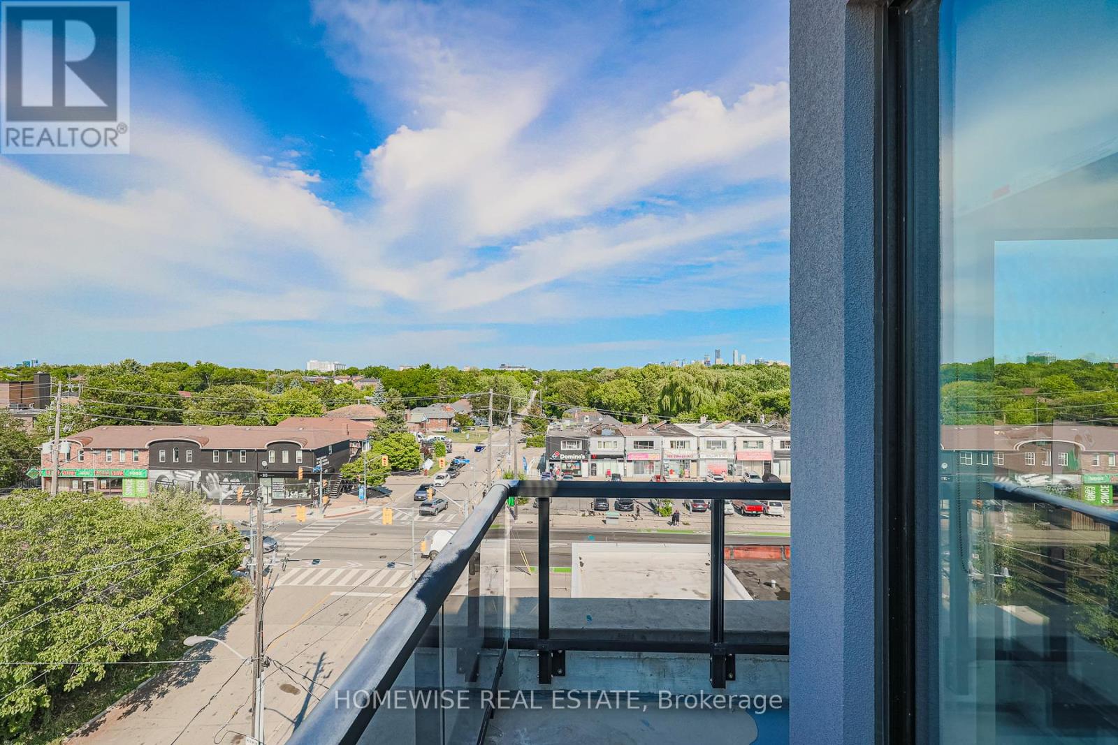 Photo 15 of R 01 293 Viewmount Avenue, Toronto ON