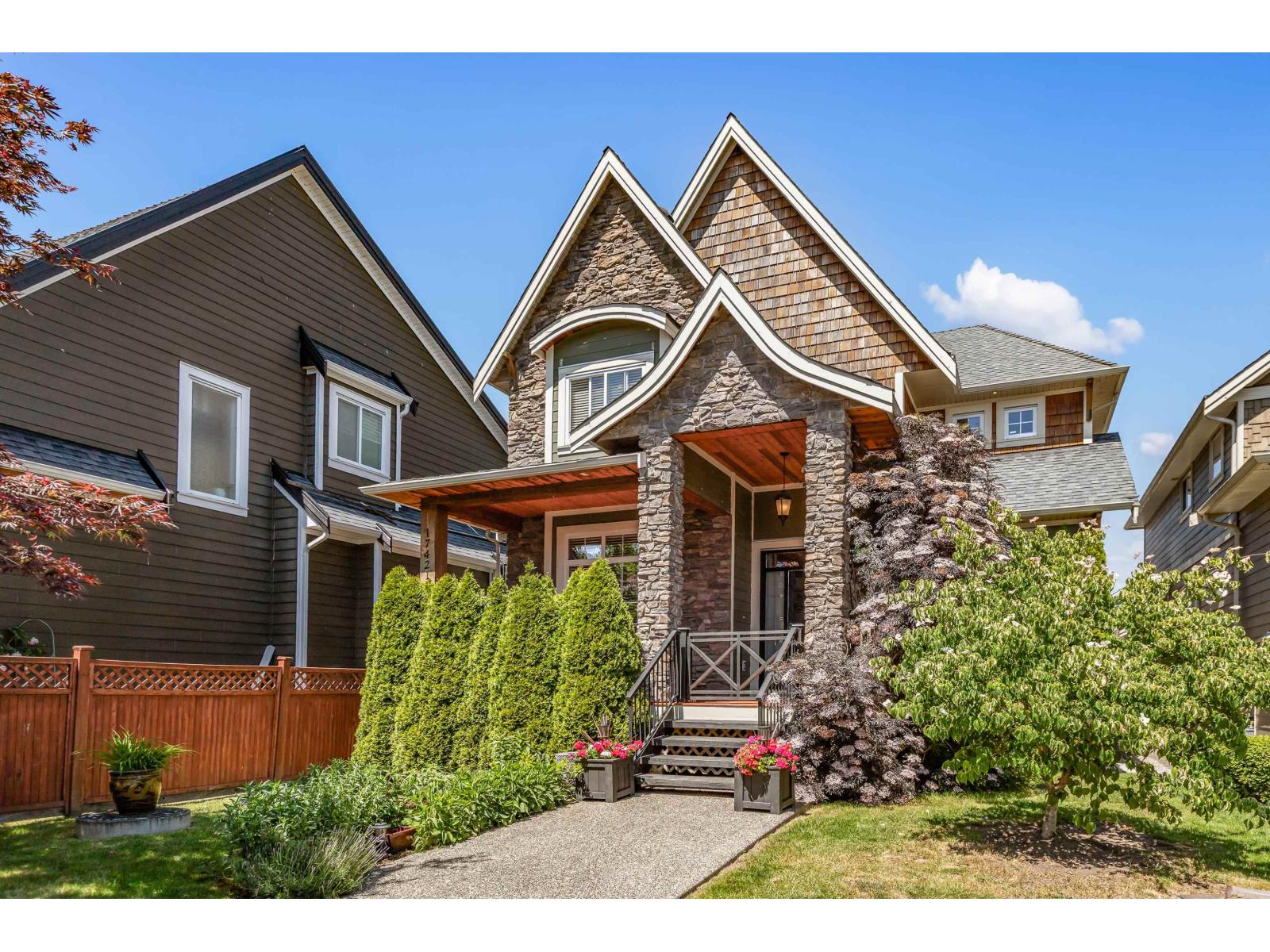 Photo 4 of 17421 1 A Avenue, Surrey BC