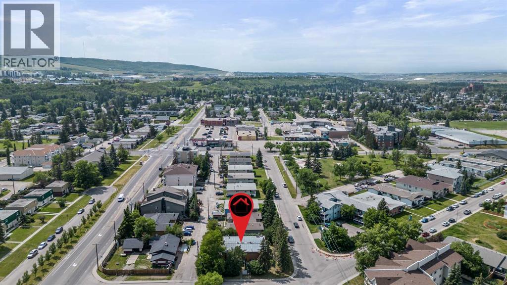 Photo 4 of 7703 41 Avenue Nw, Calgary AB