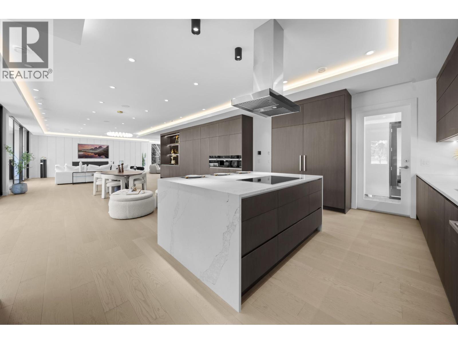 Photo 4 of 680 Westhyde Place, North Vancouver BC