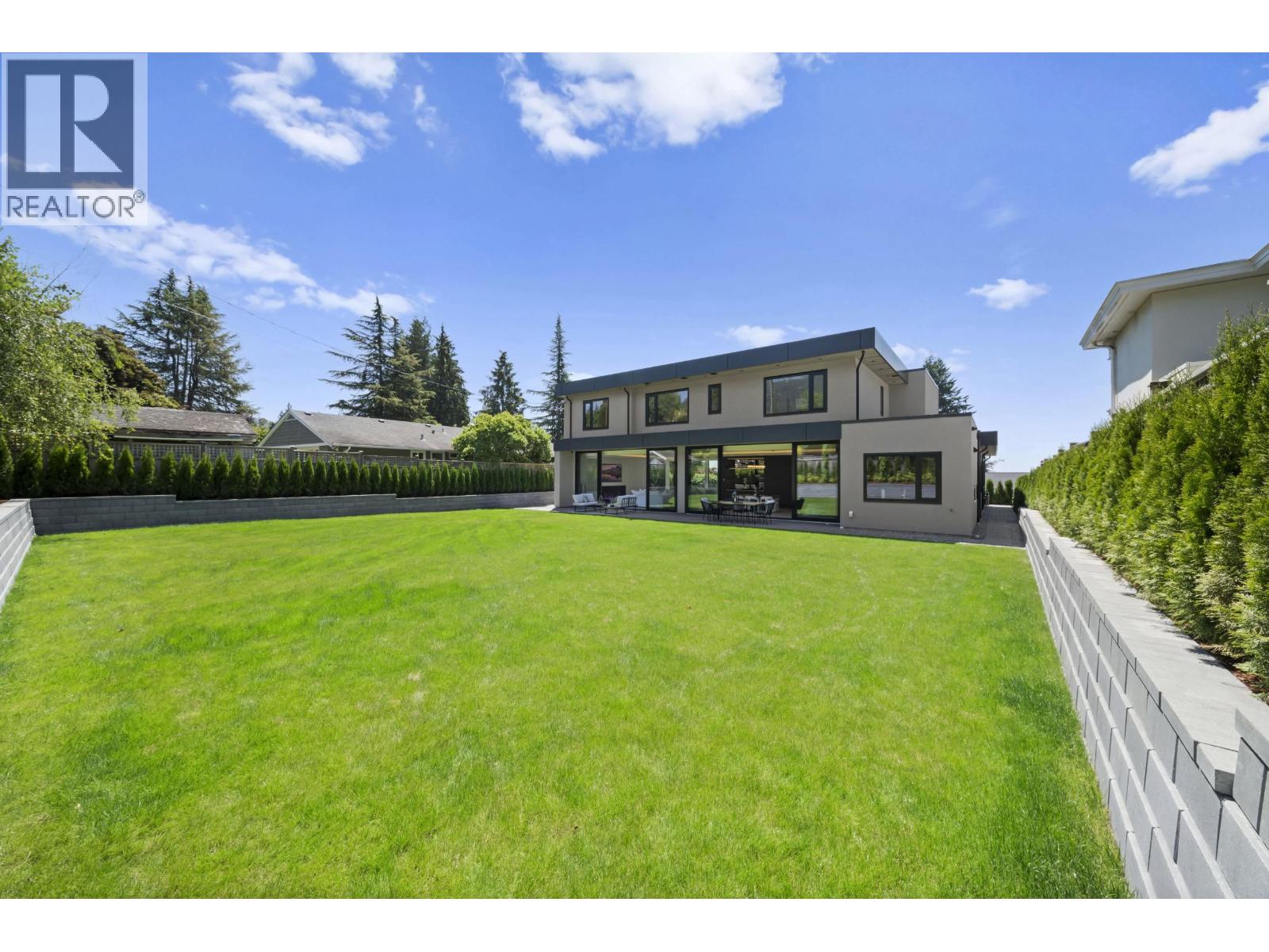 Photo 9 of 680 Westhyde Place, North Vancouver BC