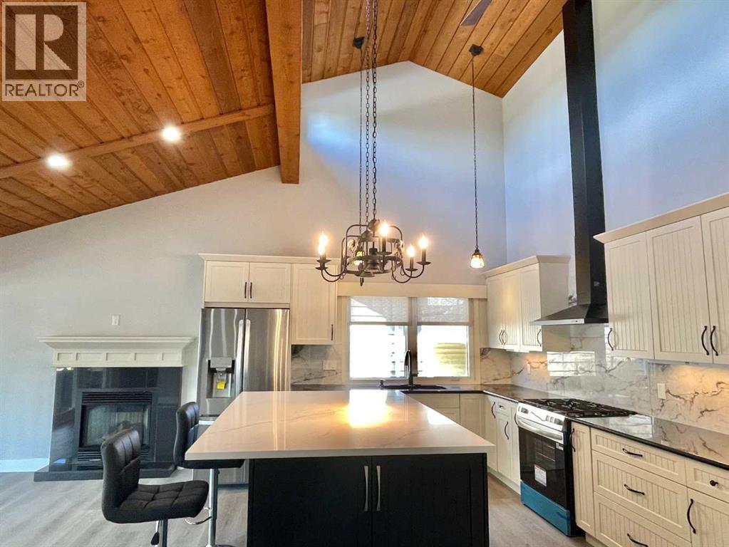 Photo 8 of 3020 Palliser Drive Sw, Calgary AB