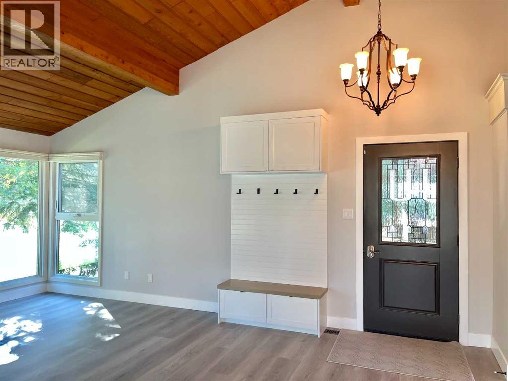 Photo 3 of 3020 Palliser Drive Sw, Calgary AB